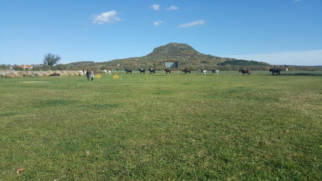 Gyulakeszi Gyulavezer Lovasbirodalma מראה חיצוני תמונה